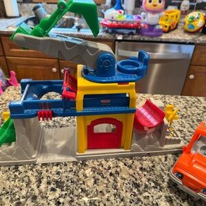 Fisher-Price Kids Construction Playset & orange tow truck